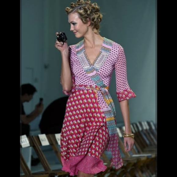 diane von furstenberg pink nieves wrap dress DVF Diane Von Furstenberg Nieves wrap dress - Buy online on Glamest Fashion Outlet - Glamest.com